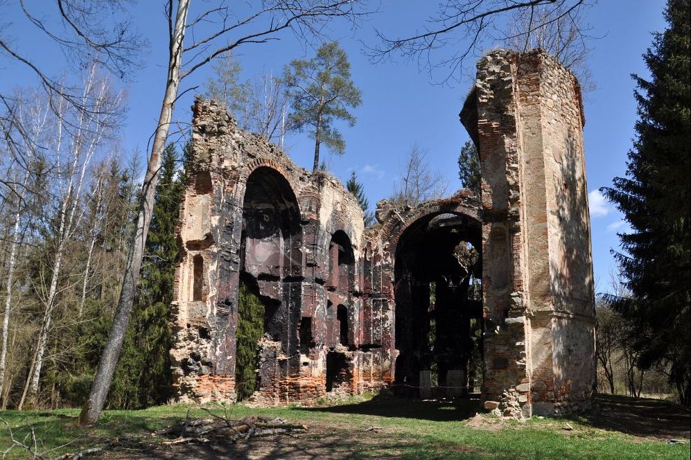 Zřícenina kostela sv. Jana Křtitele v Plzeňském kraji. Foto: Petr Fabian. Zdroj: <a href="http://www.hrady-zriceniny.cz">Hrady-zříceniny.cz</a>