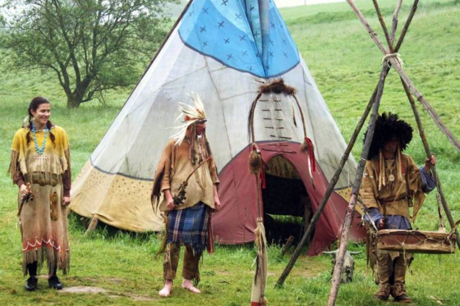 Poznejte svět prérijních indiánů – komentované prohlídky v indiánské vesničce. Zdroj: Indiánská vesnička Rosehill, rosehill.cz