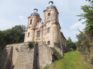 Kostel Navštívení Panny Marie ve Skokách. Zdroj: https://www.skoky.eu, Autor: Kai Steinocher