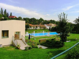 Koupaliště Stírka v Praze. Autor: Packa, licence CC BY-SA 3.0. Zdroj foto: Wikimedia Commons