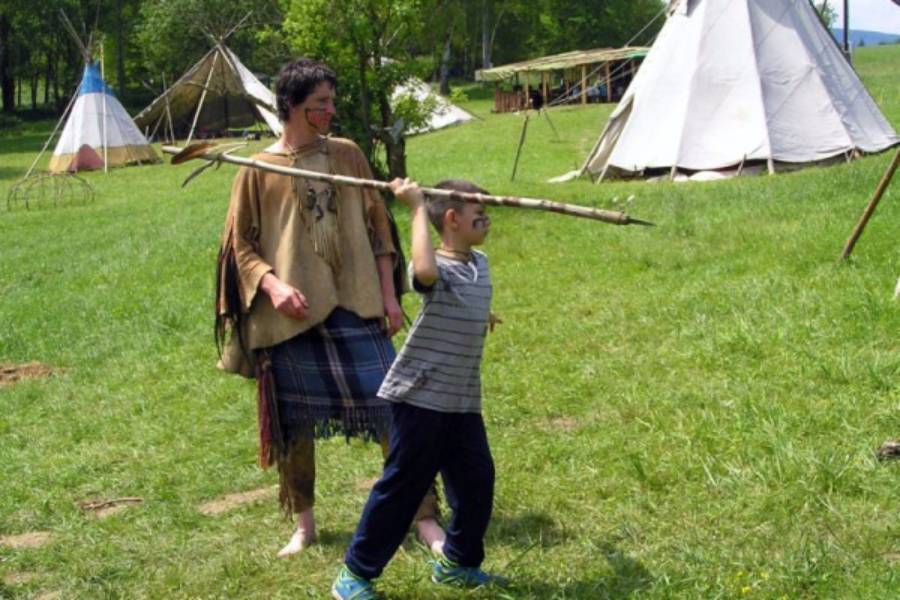 Poznejte svět prérijních indiánů – komentované prohlídky v indiánské vesničce. Zdroj: Indiánská vesnička Rosehill, rosehill.cz