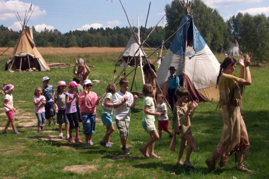Poznejte svět prérijních indiánů – komentované prohlídky v indiánské vesničce. Zdroj: Indiánská vesnička Rosehill, rosehill.cz