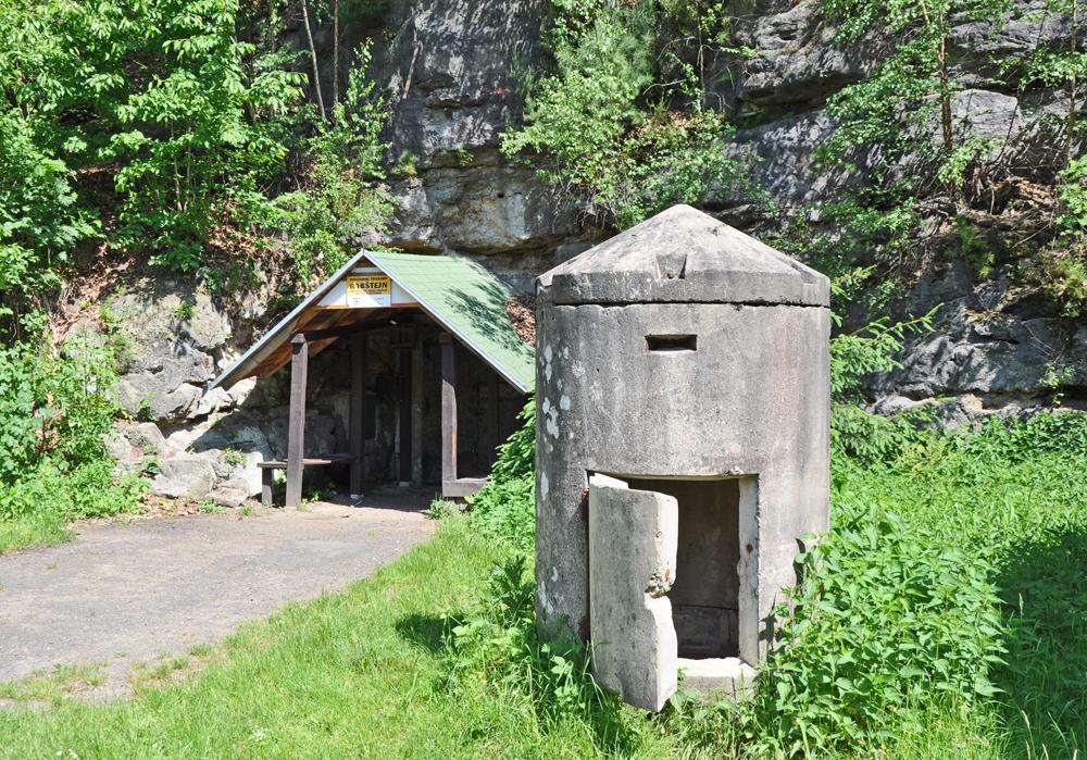 Vstup do podzemní nacistické továrny. Foto: M. Zíka na www.podzemirabstejn.cz