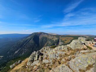 Pohled na Obří důl při cestě na Sněžku. Zdroj: Shutterstock.com/Klarca/2497540647