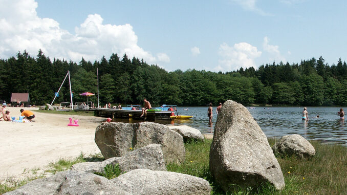 Přírodní koupaliště Lido u Mariánských Lázní. Zdroj: Koupaliště Lido