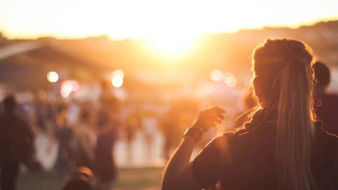 Oslavy letního slunovratu. Ilustrační foto: Maxime Bhm. Zdroj: Unsplash