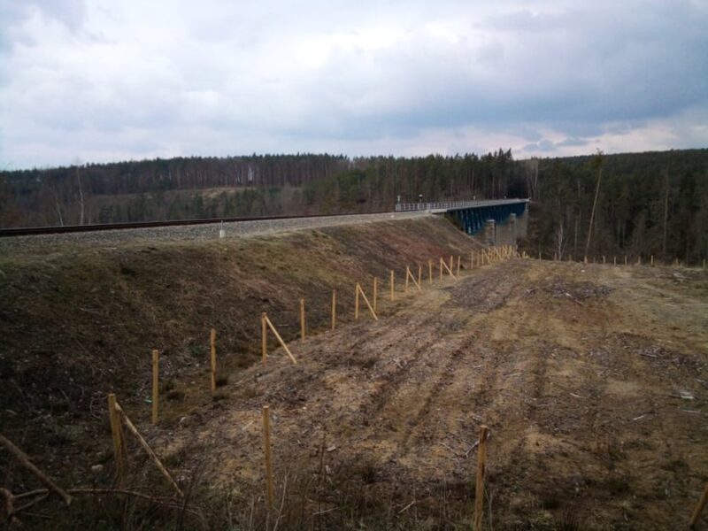 Cestou k mostu. Autor a zdroj foto: Pavla Košík Jelínková