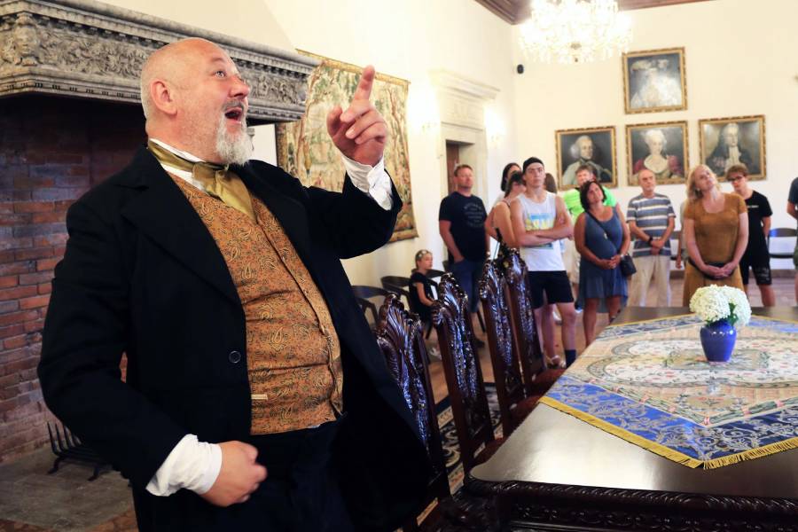 Prohlídky zámku s Valdštejny. Zdroj: Zámek Doksy