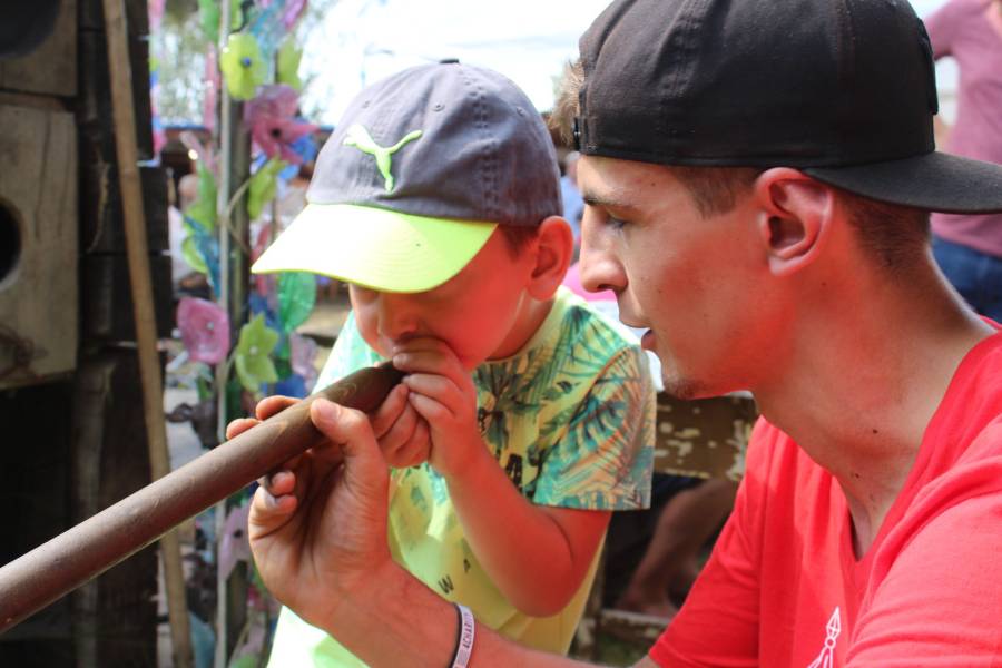 Svátky skla v Deštném: Tavení dřevem. Zdroj: Muzeum zimních sportů, turistiky a řemesel