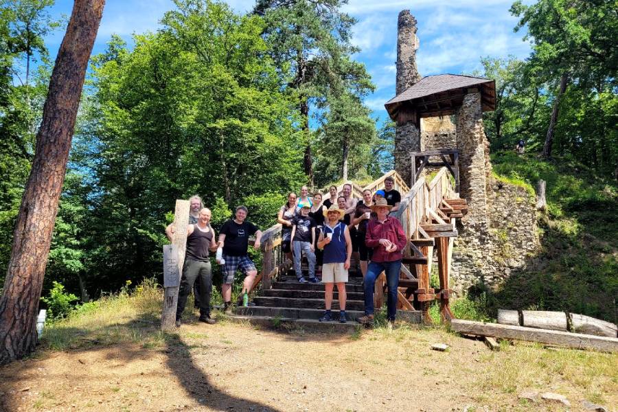 Dobrovolníci, kteří pečují o areál. Zdroj: Sdružení Zlenice, FB stránka
