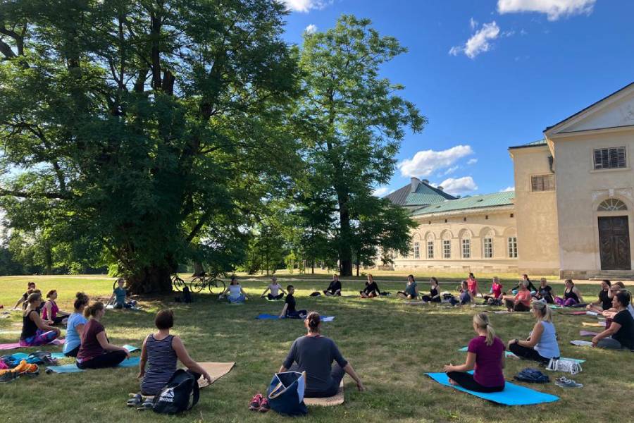 Jóga na Kačině. Zdroj: Národní zemědělské muzeum