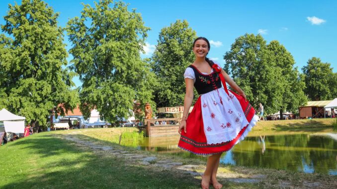 Selské slavnosti Holašovice. Zdroj: Obec Jankov, www.holasovice.eu