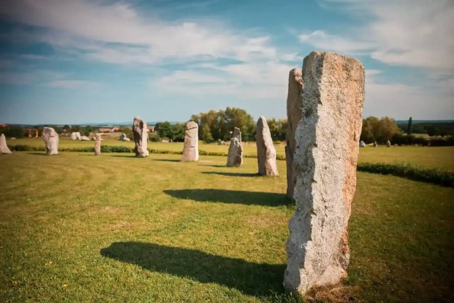 Holašovické Stonehenge. Zdroj: Obec Jankov, www.holasovice.eu
