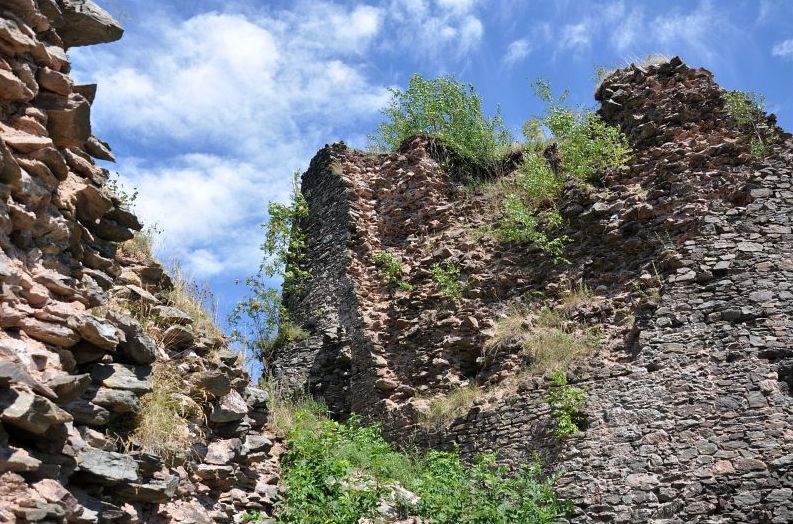 Zřícenina hradu Frymburk v okrese Náchod. Foto: Petr Fabian. Zdroj: <a href="http://www.hrady-zriceniny.cz">Hrady-zříceniny.cz</a>