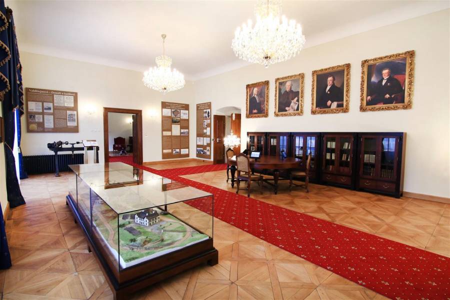 Knihovna Valdštejnů. Zdroj: Zámek Doksy