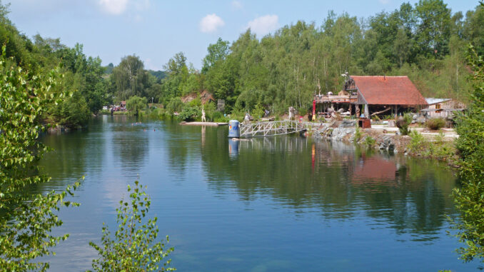 Zatopený lom Starý Klíčov. Zdroj: Shutterstock.com/Milan Sommer/1329442196