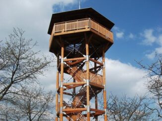 Rozhledna Žernovník (upraveno ořezem). Zdroj foto: Rozhlednovým rájem