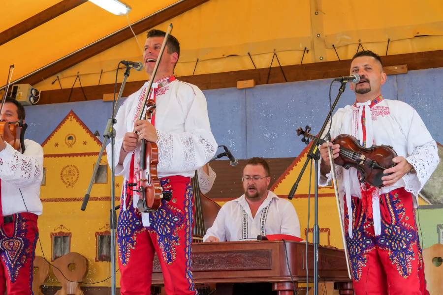 Selské slavnosti Holašovice. Zdroj: Obec Jankov, www.holasovice.eu