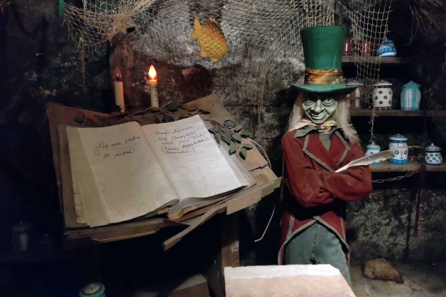 Vodníci v zámeckém sklepení. Zdroj: Národní památkový ústav