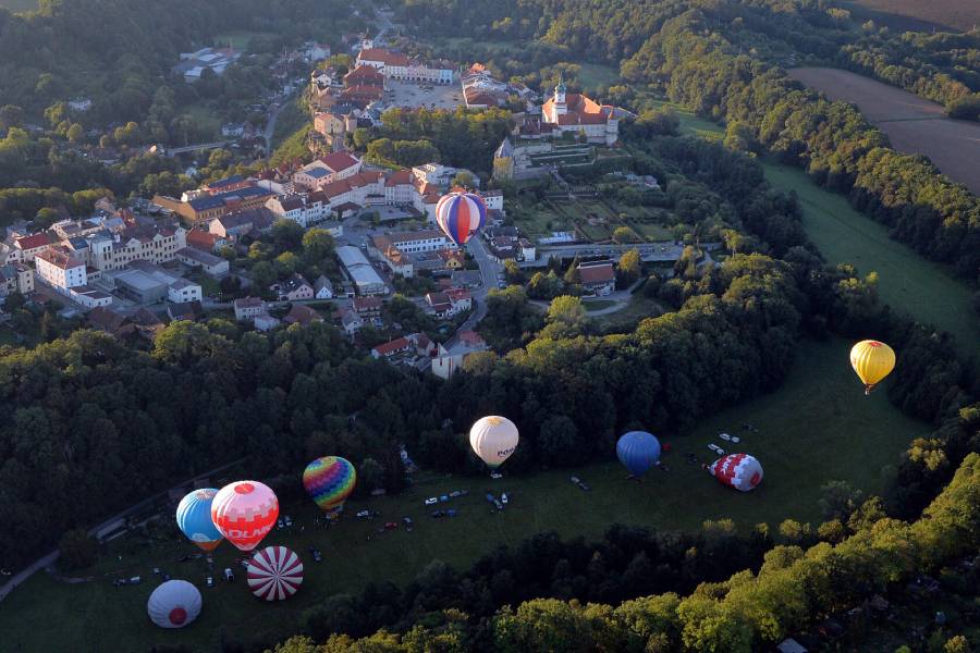 80 balonů nad Hradcem Králové. Zdroj: David Linek, DLNK