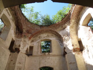 Zřícenina kaple sv. Jana Nepomuckého u Týnce. Foto: Pavla Košík Jelínková