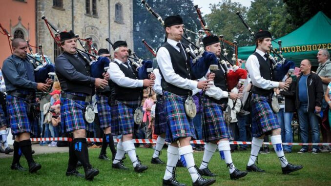 Skotské hry na Sychrově. Zdroj: Agentura Skotské hry
