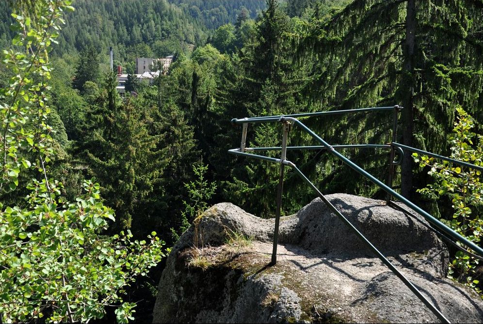 Zřícenina hradu Jezdec. Foto: Petr Fabian. Zdroj: <a href="http://www.hrady-zriceniny.cz">Hrady-zříceniny.cz</a>