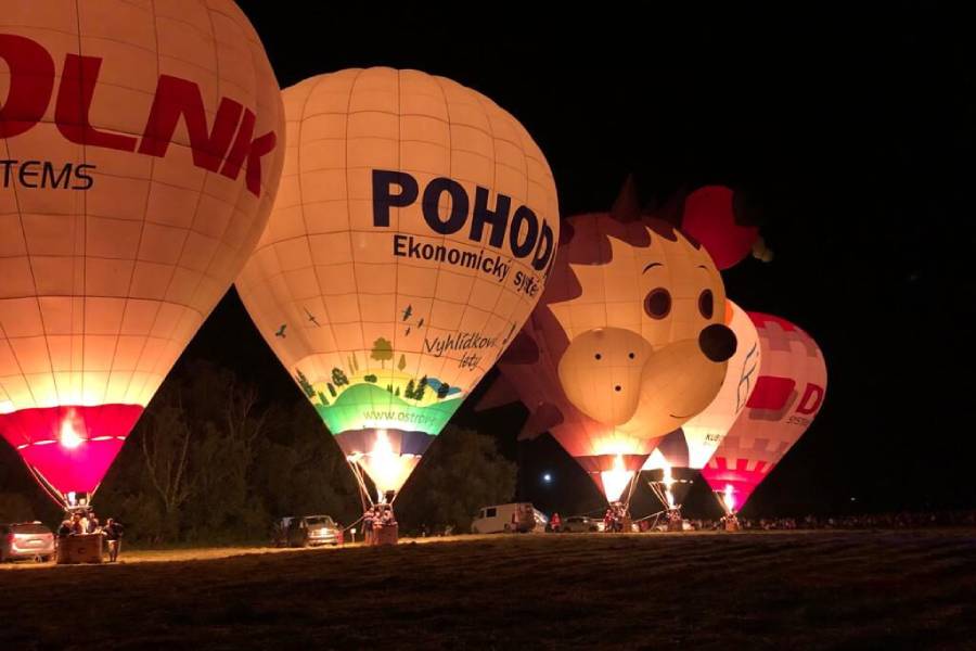 80 balonů nad Hradcem Králové. Zdroj: David Linek, DLNK