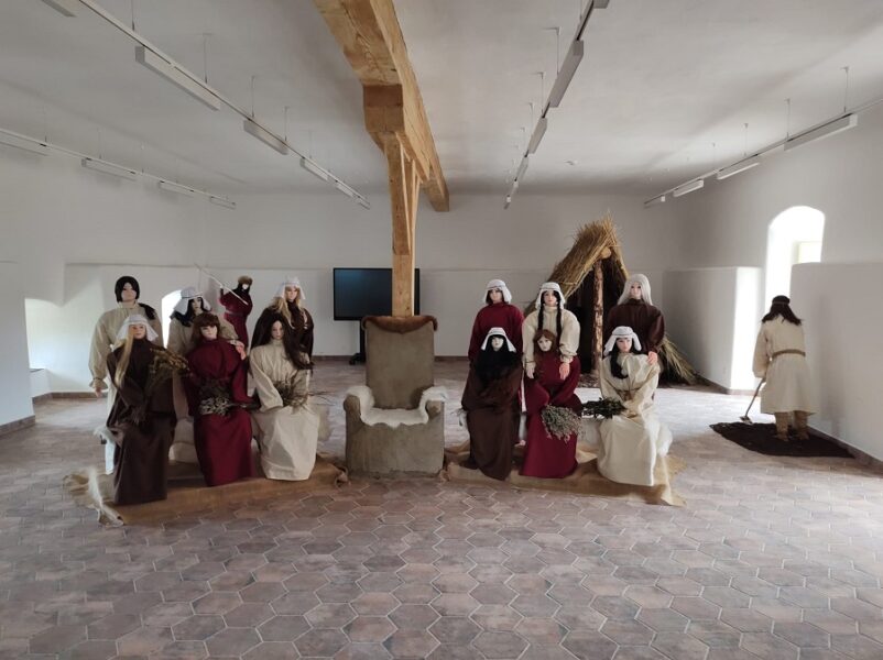 Zámek Pětipsy. Interaktivní výstava Sámova říše 