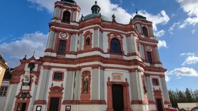 bazilika sv. Vavřince a sv. Zdislavy.