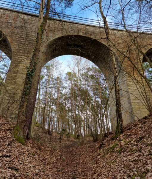 železniční viadukt Karba