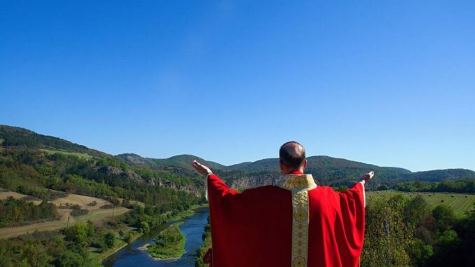 Mše ke svaté Ludmile. Foto: Yvo Josef Rynda, CC BY-SA 4.0. Zdroj: Wimedia Commons