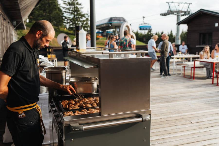 Občerstvení nemůže chybět. Zdroj: Horská služba ČR