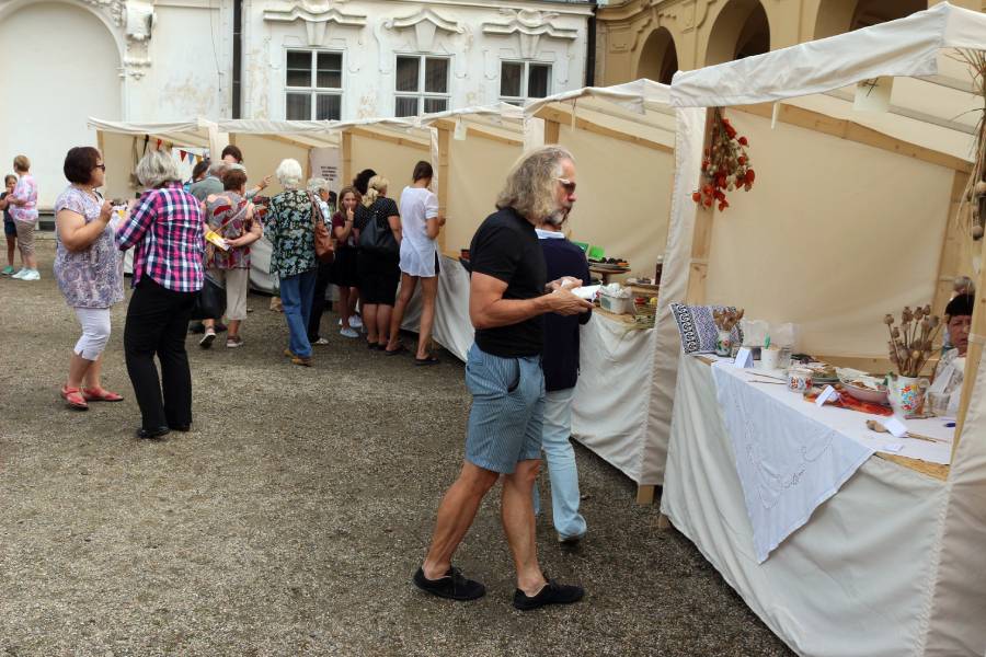 Makové slavnosti na zámku Ploskovice. Zdroj: Café Páv