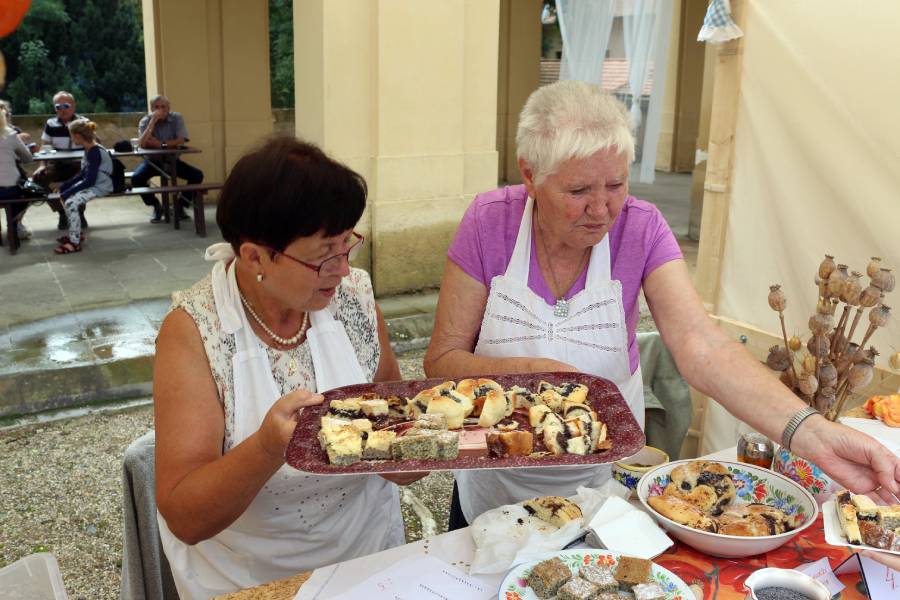Makové slavnosti na zámku Ploskovice. Zdroj: Café Páv