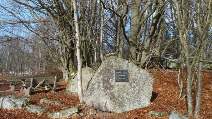 Kamenná Hlava. Památník.