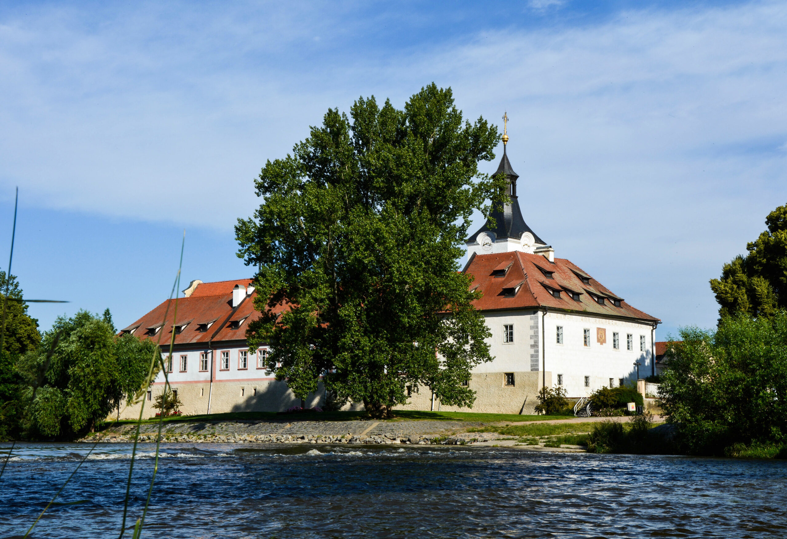 Zámek Dobřichovice. Zdroj: Shutterstock.com/Budovy/památky, Svátky/1763988347