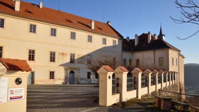 Zámek Nižbor. Foto: Petr Fabian. Zdroj: Hrady-zříceniny.cz