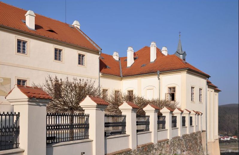 Zámek Nižbor. Foto: Petr Fabian. Zdroj: Hrady-zříceniny.cz