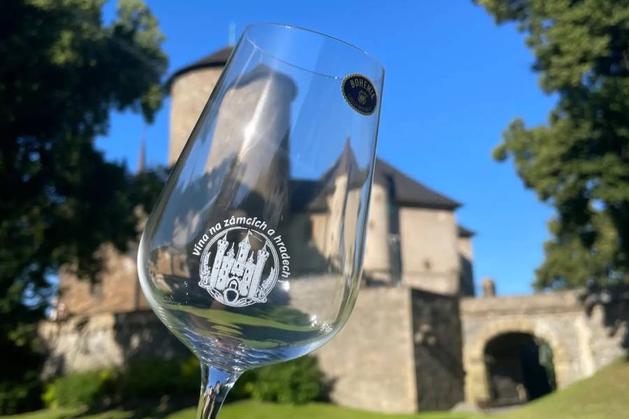 Slavnosti vína a burčáku na hradě Šternberk. Zdroj: Národní památkový ústav