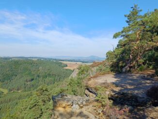 Skalní vyhlídka nad Pustým zámkem na Kokořínsku. Foto: Anna Petruželková