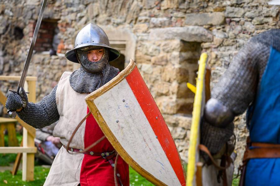 Páni z Hradce na hradě Lipnici. Zdroj: Skupina historického šermu Páni z Hradce