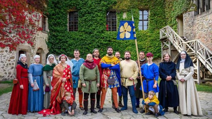 Páni z Hradce na hradě Lipnici. Zdroj: Skupina historického šermu Páni z Hradce