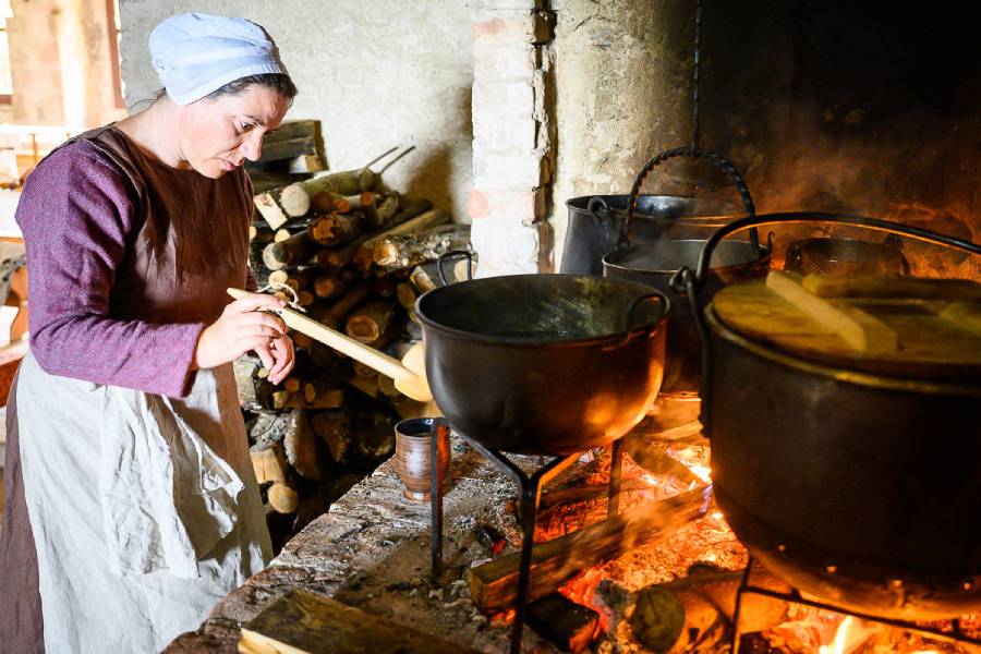 Páni z Hradce na hradě Lipnici. Zdroj: Skupina historického šermu Páni z Hradce