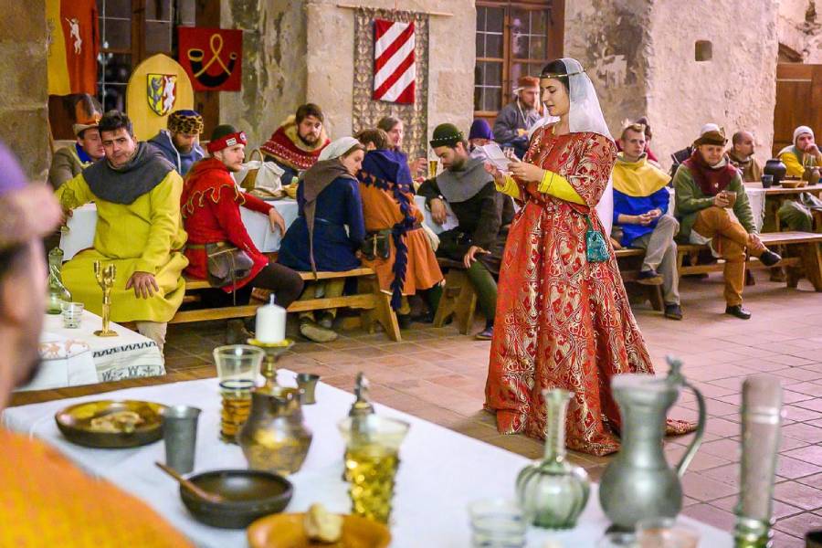 Páni z Hradce na hradě Lipnici. Zdroj: Skupina historického šermu Páni z Hradce