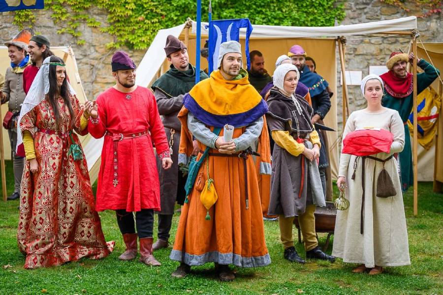 Páni z Hradce na hradě Lipnici. Zdroj: Skupina historického šermu Páni z Hradce