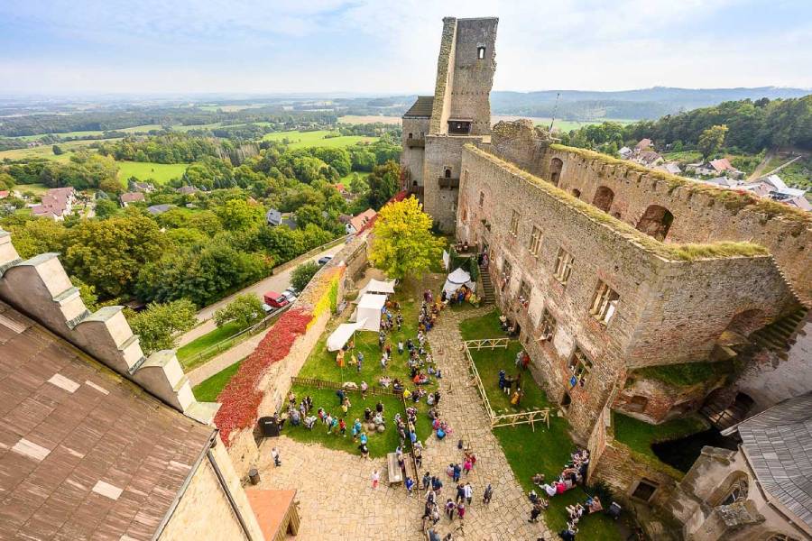 Páni z Hradce na hradě Lipnici. Zdroj: Skupina historického šermu Páni z Hradce