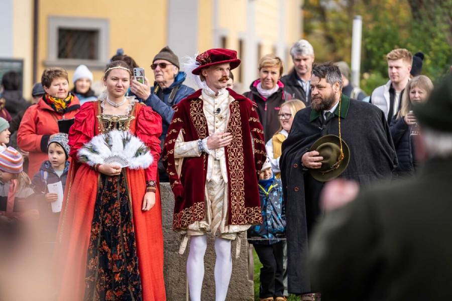 Svatohubertské slavnosti na zámku Ctěnice u Vinoře. Zdroj: Okresní myslivecký spolek Beroun