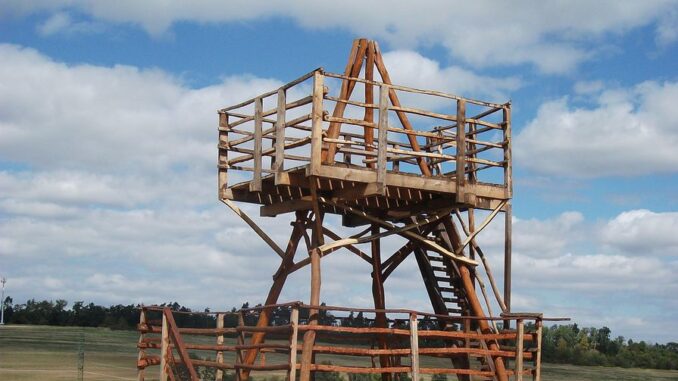 Rozhledna Jehla u Třebichovic ve Středočeském kraji. Zdroj: rozhlednovymrajem.cz (foto upraveno)