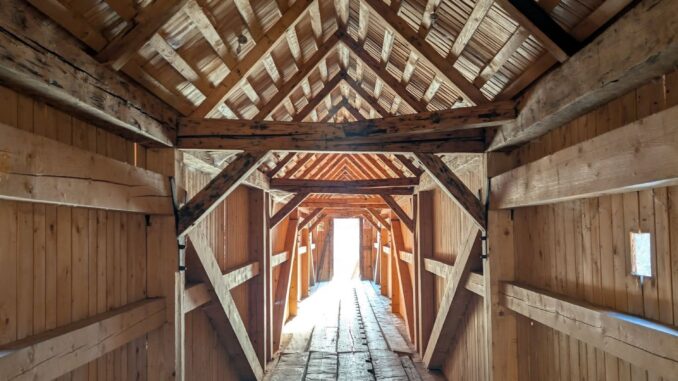 Krytý dřevěný most